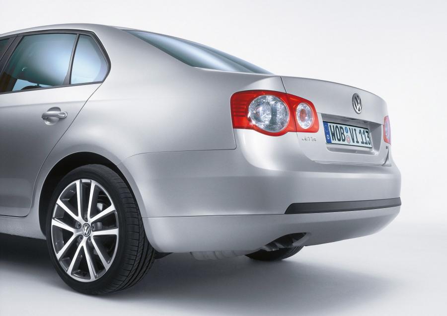  Volkswagen Jetta 2005 года  (фото 8 из 131)